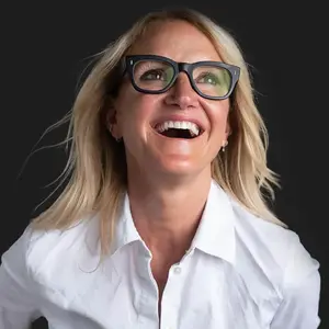 Mel Robbins, New York Times bestselling author of The High 5 Habit 